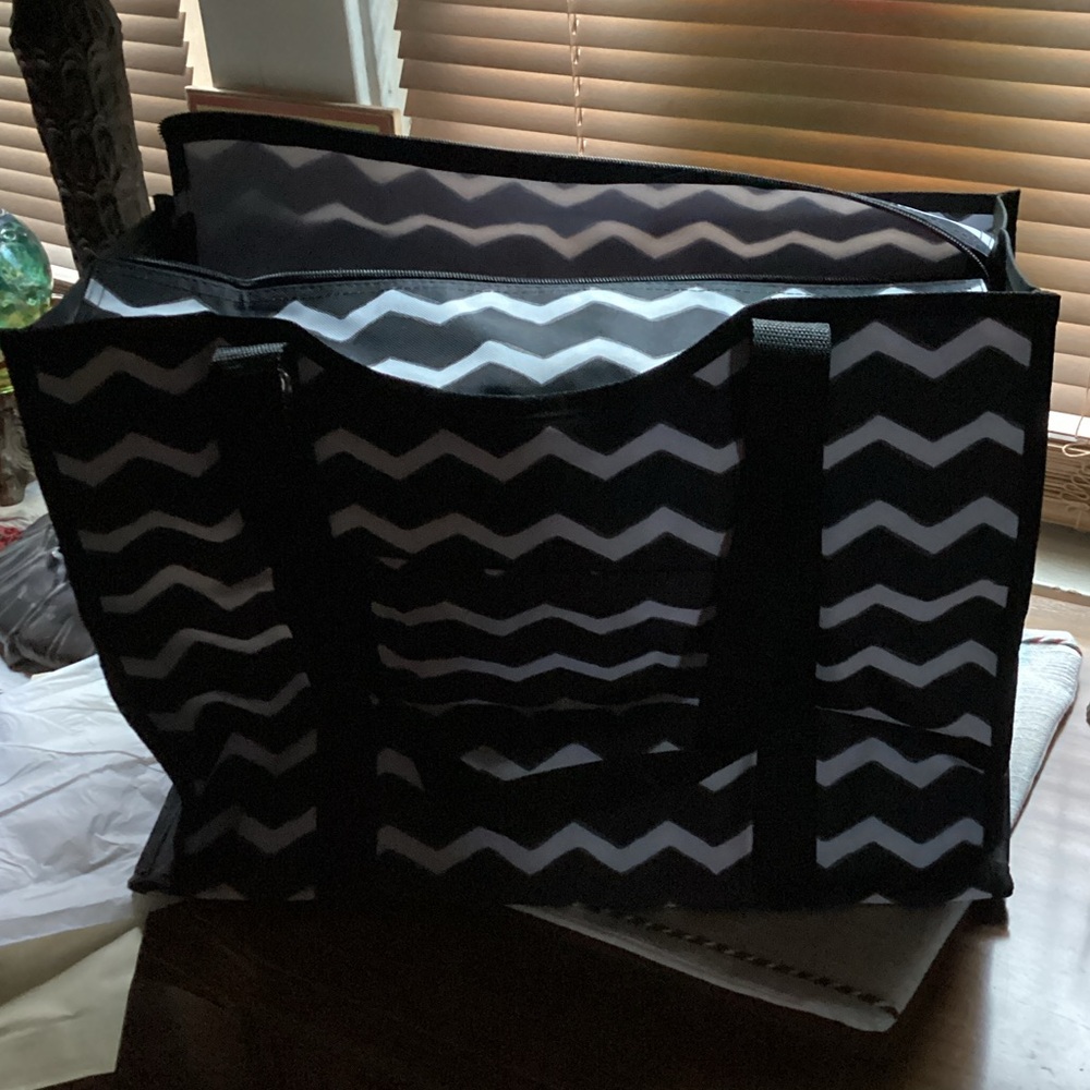 Thirty One Black and White Chevron Tote Bag - Picture 2 of 3